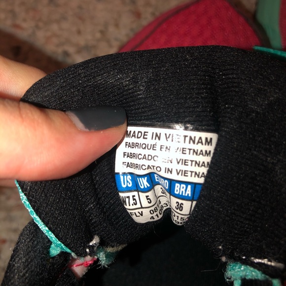 MIZUNO TENNIS SHOES - Picture 7 of 7